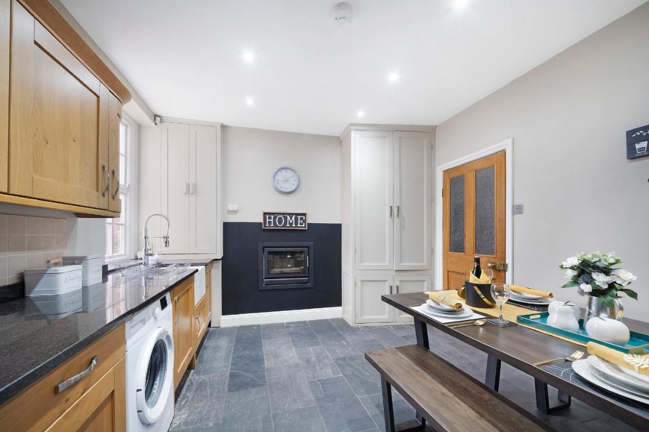 4 Bedroom Home With Garden, Game Room, Parking- Esho Stays Gloucester Exteriér fotografie