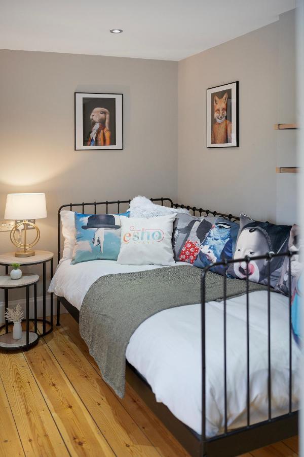 4 Bedroom Home With Garden, Game Room, Parking- Esho Stays Gloucester Exteriér fotografie