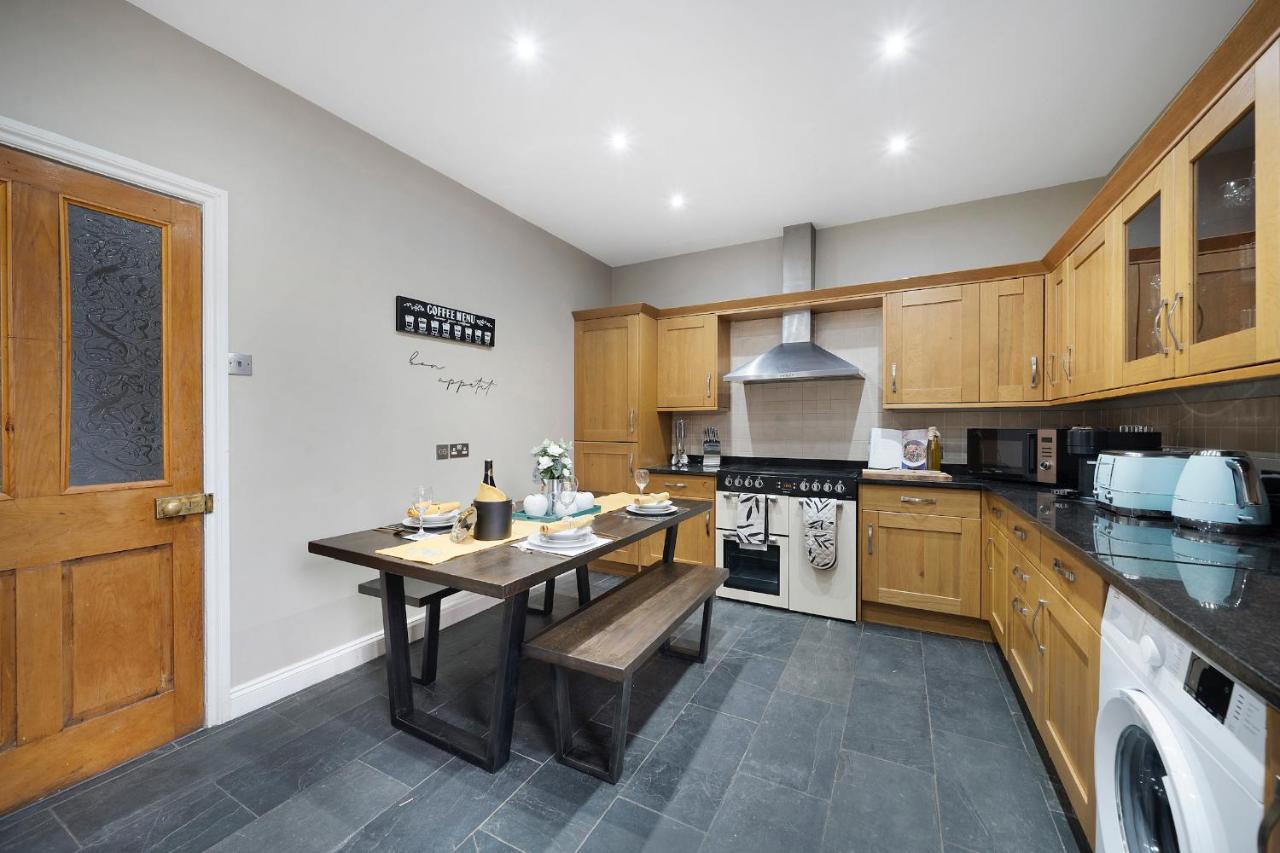 4 Bedroom Home With Garden, Game Room, Parking- Esho Stays Gloucester Exteriér fotografie