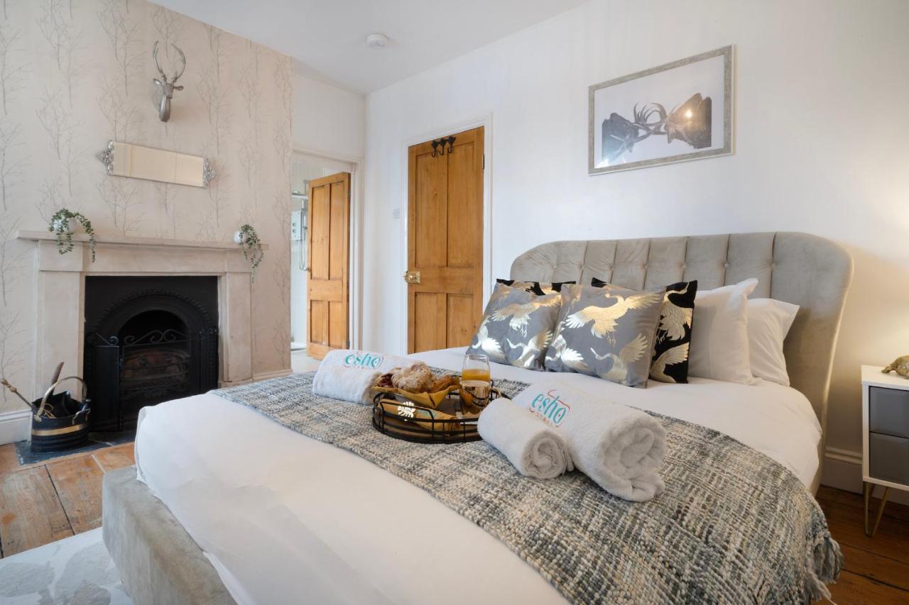 4 Bedroom Home With Garden, Game Room, Parking- Esho Stays Gloucester Exteriér fotografie