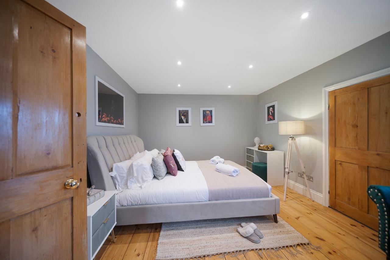 4 Bedroom Home With Garden, Game Room, Parking- Esho Stays Gloucester Exteriér fotografie