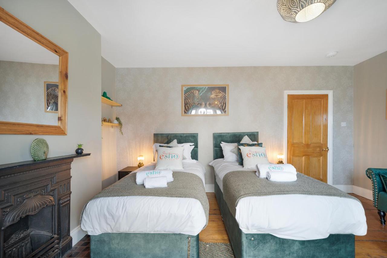 4 Bedroom Home With Garden, Game Room, Parking- Esho Stays Gloucester Exteriér fotografie
