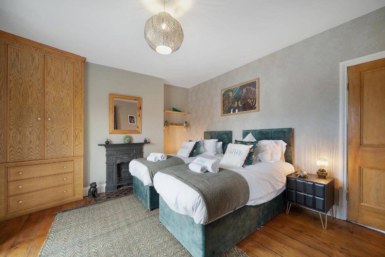 4 Bedroom Home With Garden, Game Room, Parking- Esho Stays Gloucester Exteriér fotografie