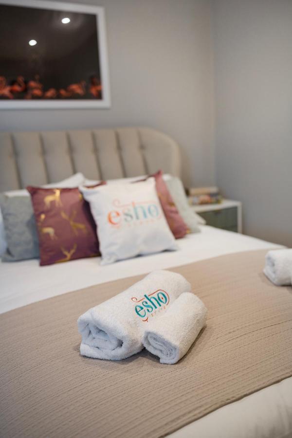 4 Bedroom Home With Garden, Game Room, Parking- Esho Stays Gloucester Exteriér fotografie