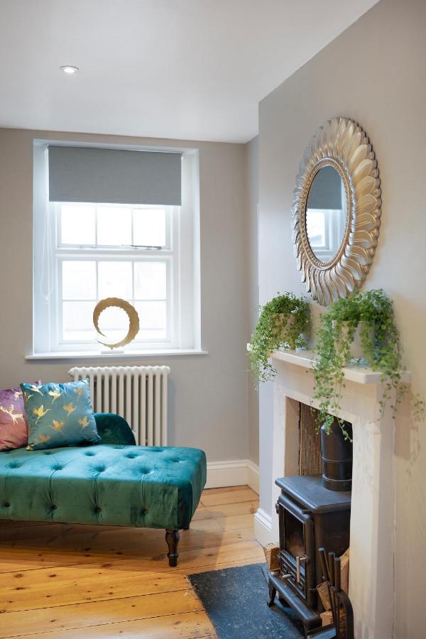 4 Bedroom Home With Garden, Game Room, Parking- Esho Stays Gloucester Exteriér fotografie
