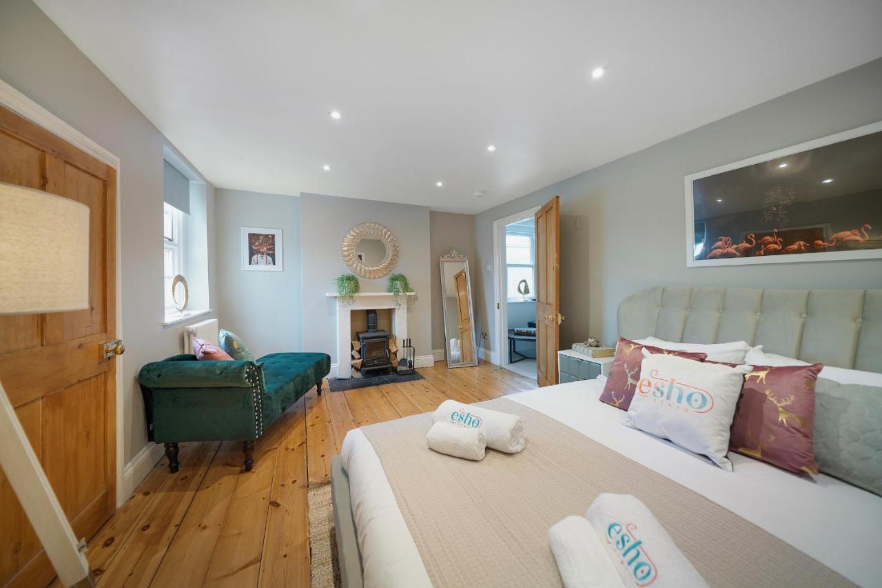 4 Bedroom Home With Garden, Game Room, Parking- Esho Stays Gloucester Exteriér fotografie