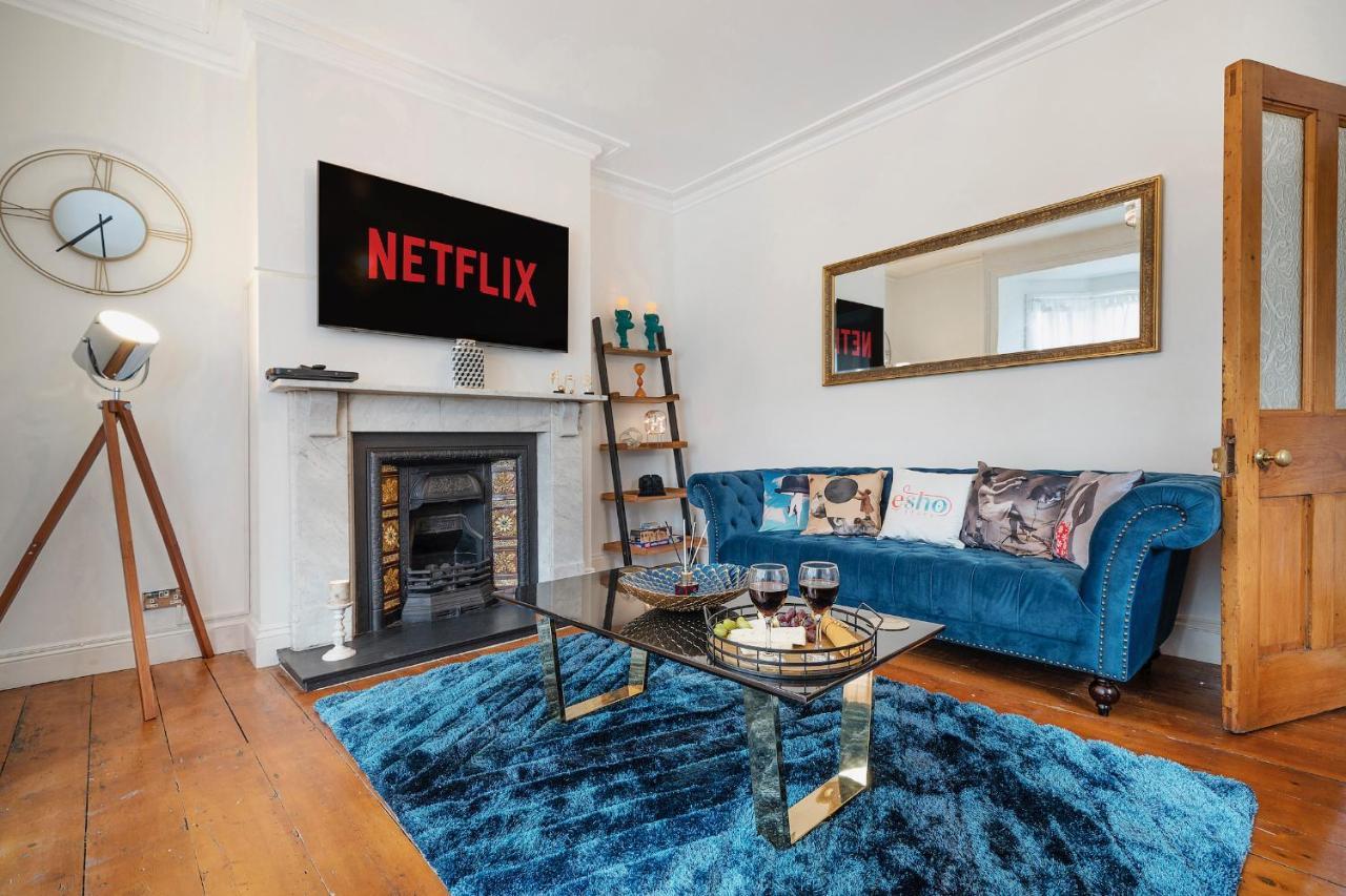 4 Bedroom Home With Garden, Game Room, Parking- Esho Stays Gloucester Exteriér fotografie