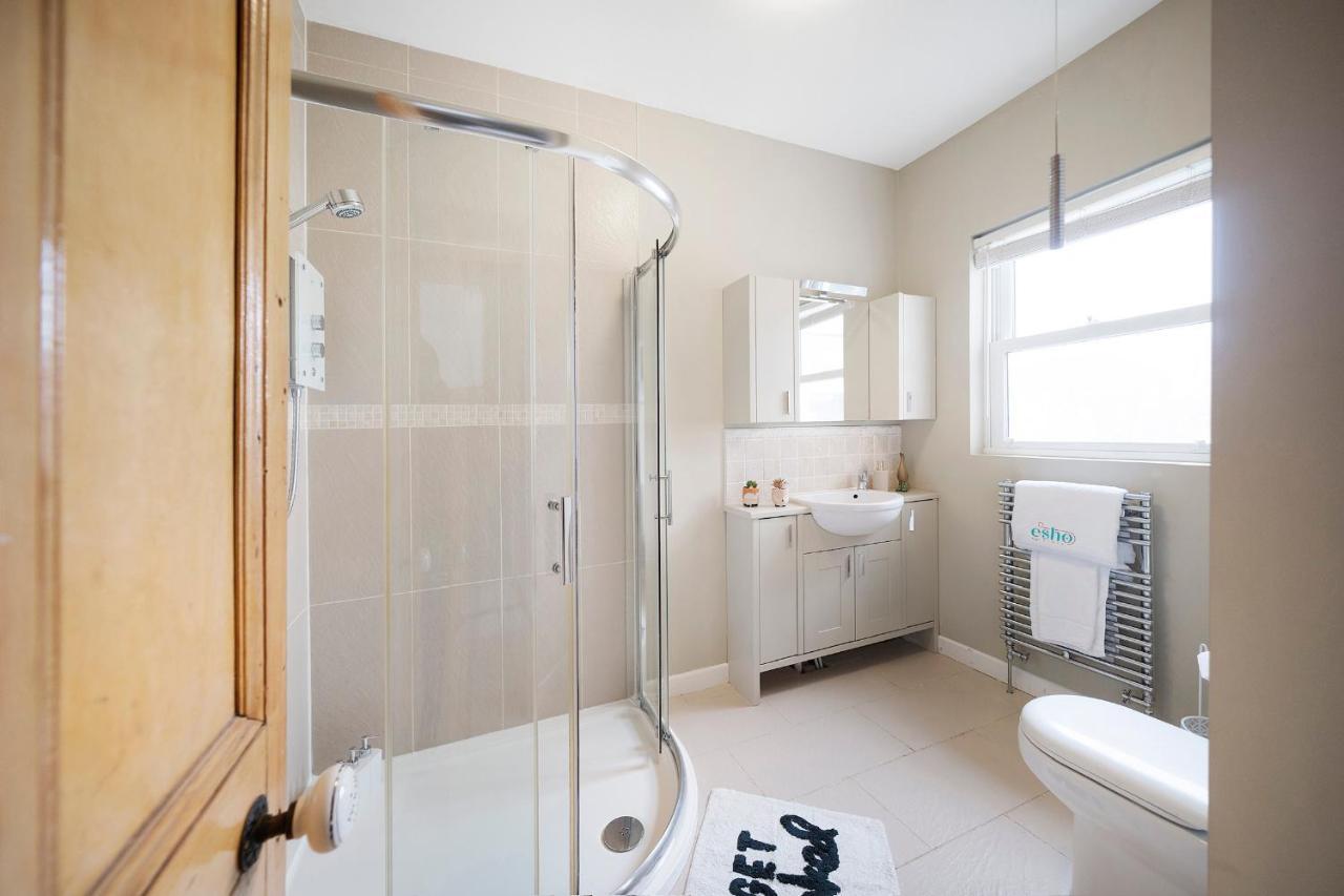 4 Bedroom Home With Garden, Game Room, Parking- Esho Stays Gloucester Exteriér fotografie