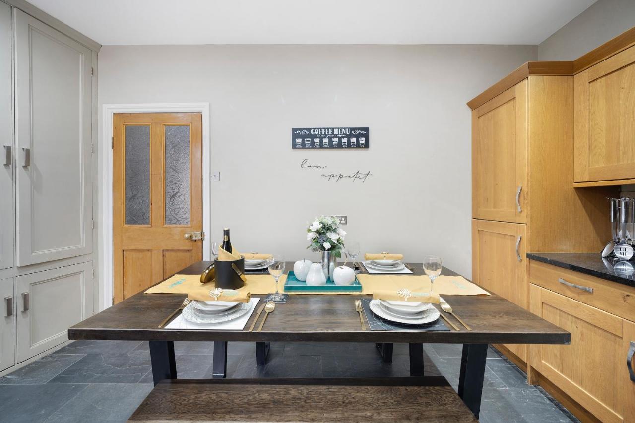 4 Bedroom Home With Garden, Game Room, Parking- Esho Stays Gloucester Exteriér fotografie