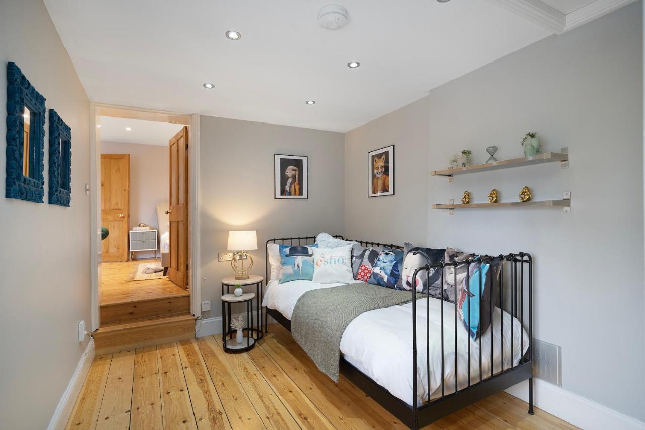 4 Bedroom Home With Garden, Game Room, Parking- Esho Stays Gloucester Exteriér fotografie