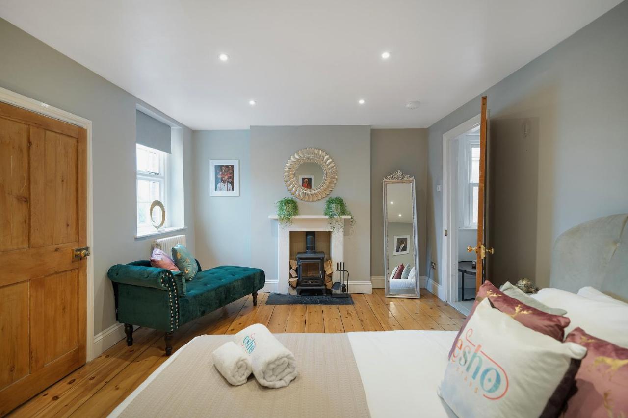4 Bedroom Home With Garden, Game Room, Parking- Esho Stays Gloucester Exteriér fotografie