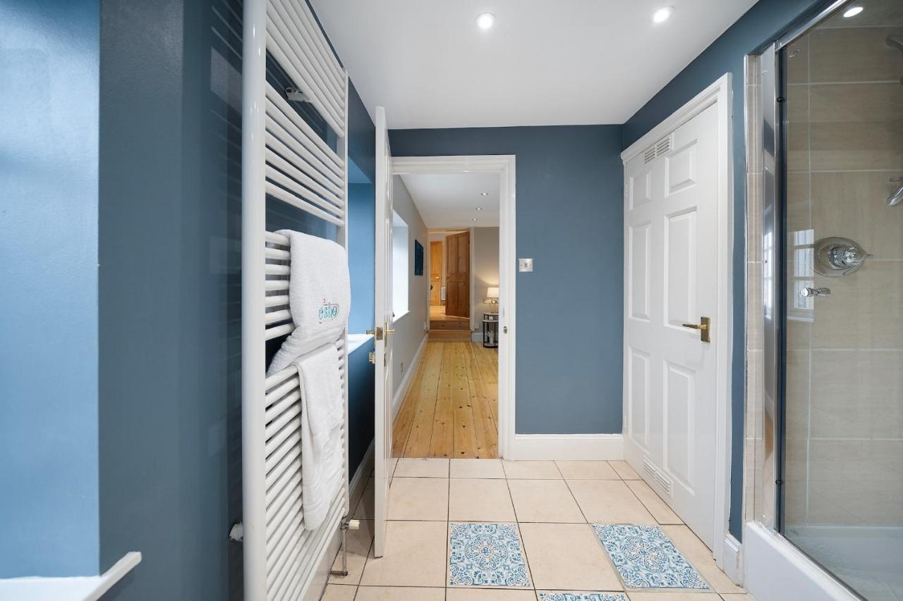 4 Bedroom Home With Garden, Game Room, Parking- Esho Stays Gloucester Exteriér fotografie