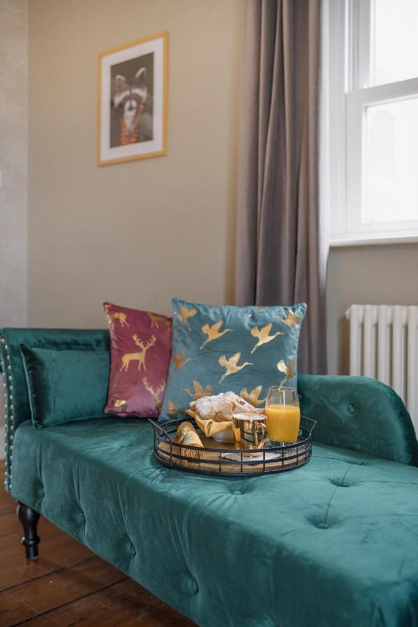 4 Bedroom Home With Garden, Game Room, Parking- Esho Stays Gloucester Exteriér fotografie